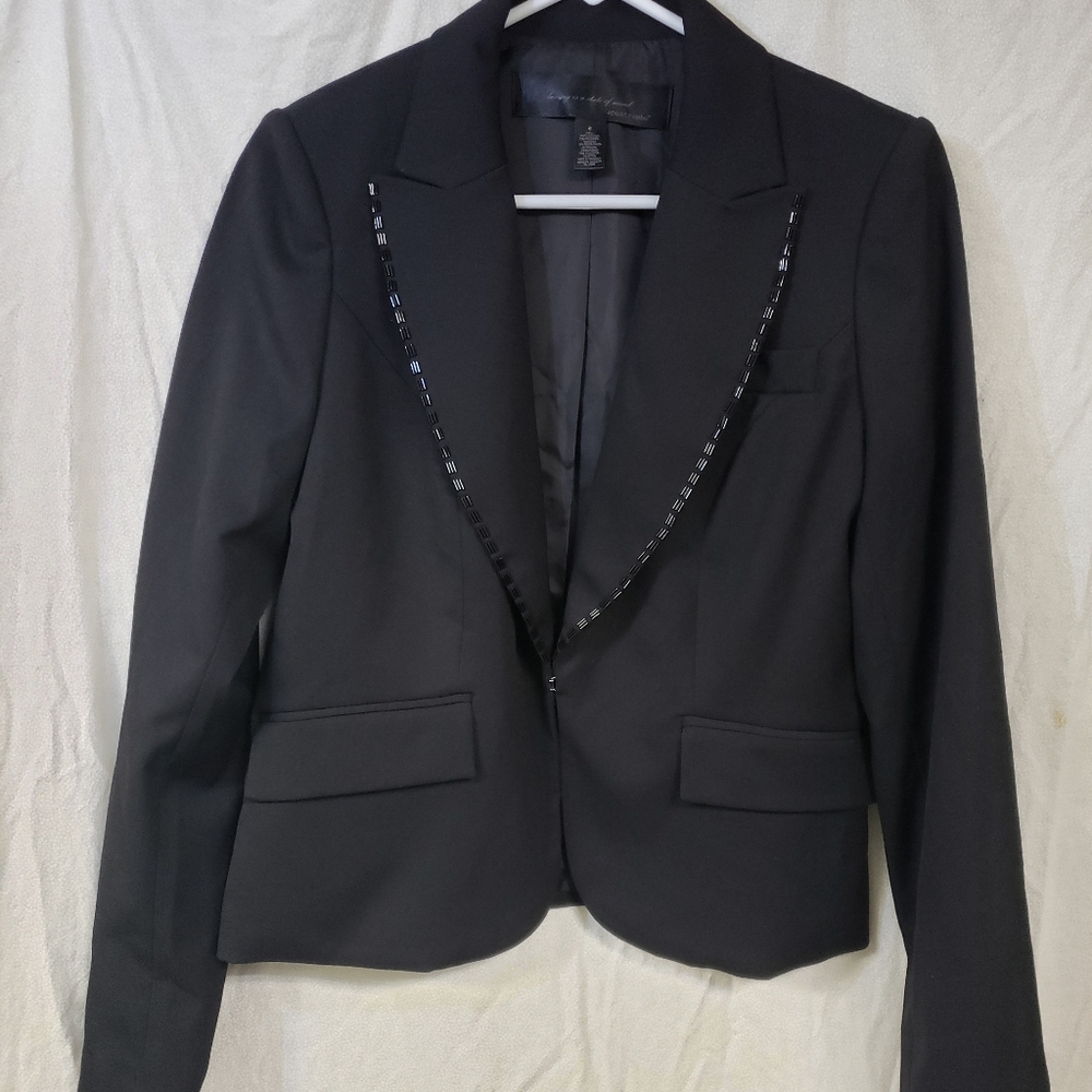 Size 6 apostrophe black blazer with black beads Sophisticated Sleek Feminine